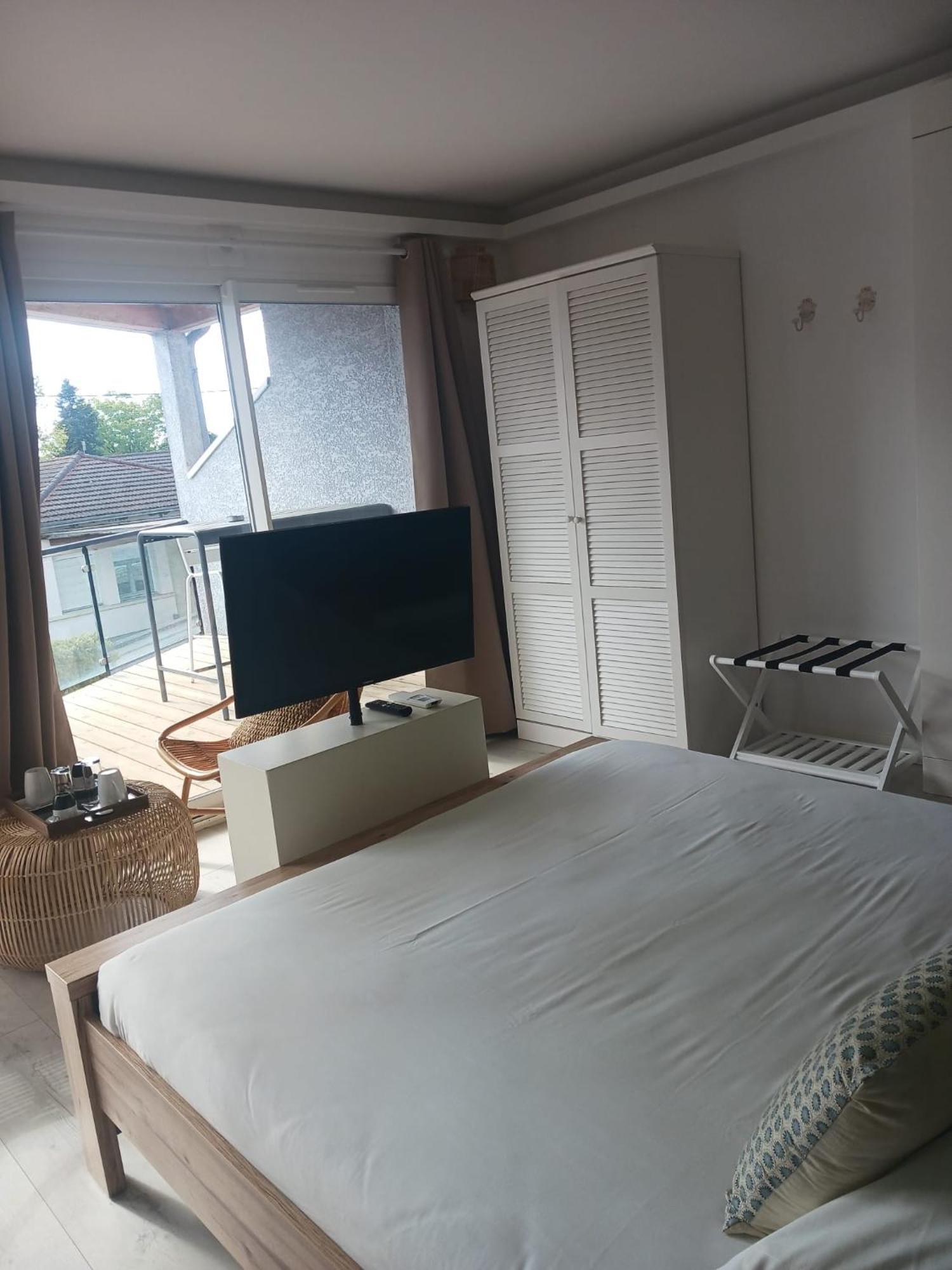 Aracari Hotel Villars-les-Dombes Exterior photo