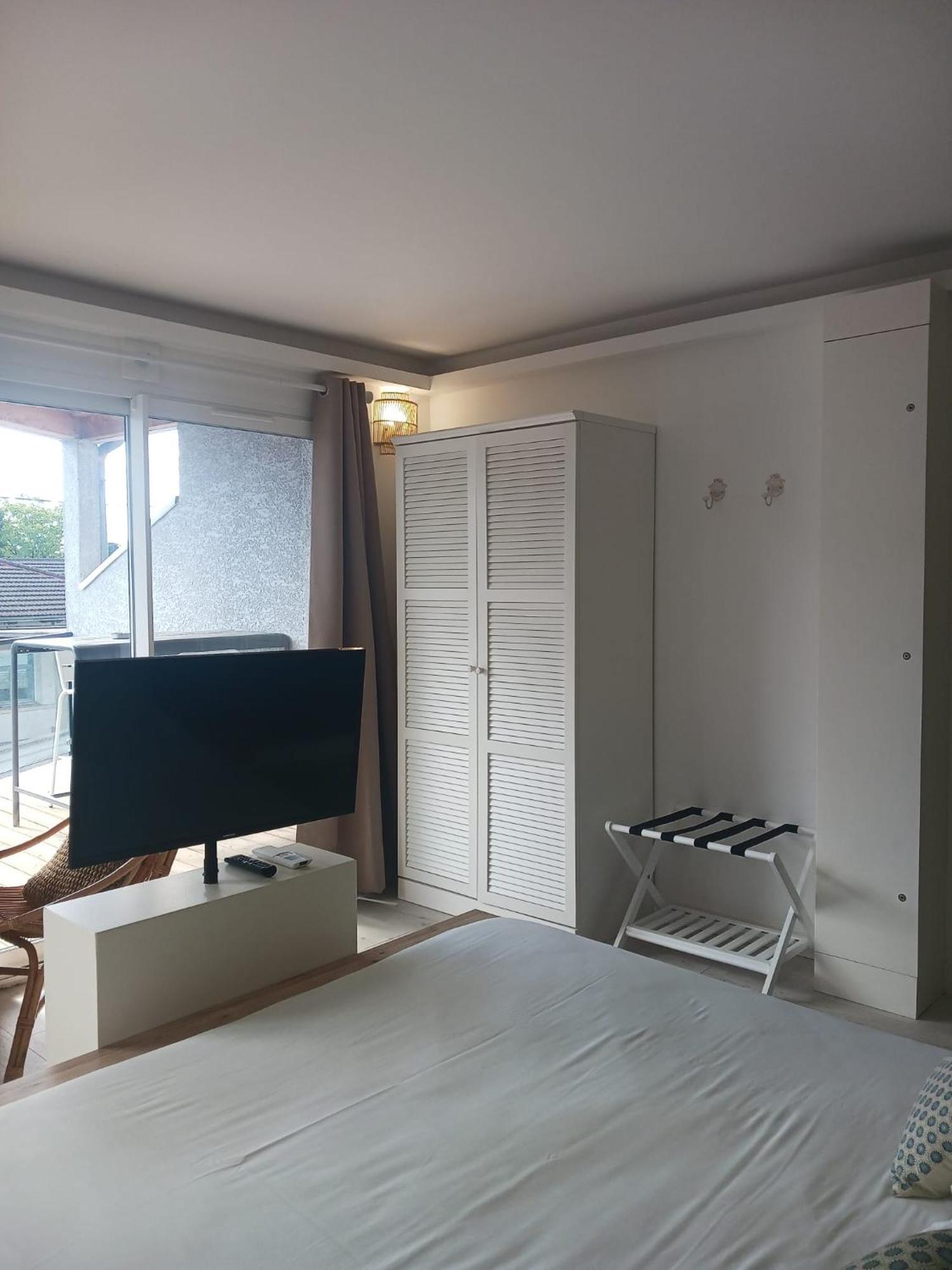 Aracari Hotel Villars-les-Dombes Exterior photo