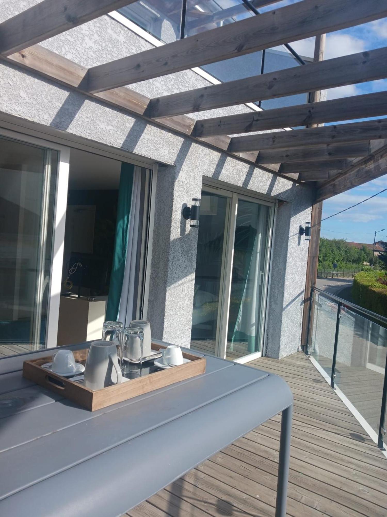 Aracari Hotel Villars-les-Dombes Exterior photo